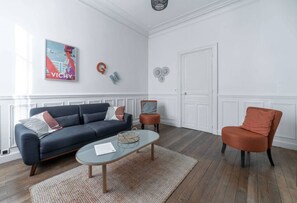 TV - Large apartment with terrace, free parking (Vichy)