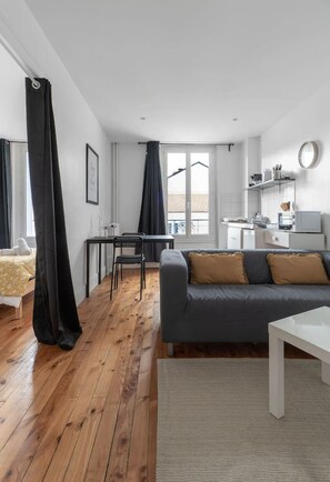 TV - Appartement lumineux en centre ville avec parking (Vichy)