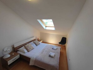 2 slaapkamers, een strijkplank/strijkijzer, wifi, beddengoed