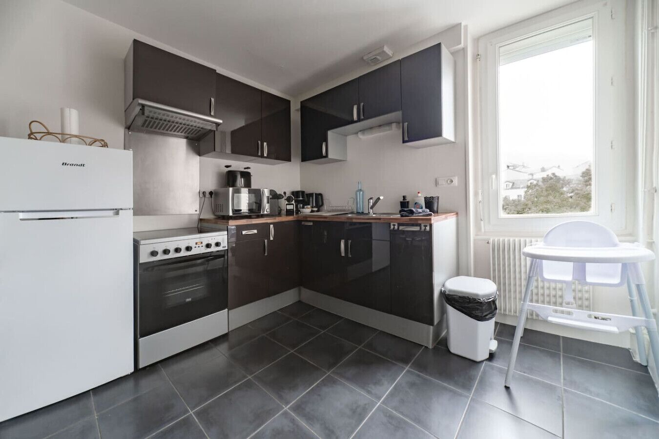 Kylskåp, mikrovågsugn, ugn och spishäll