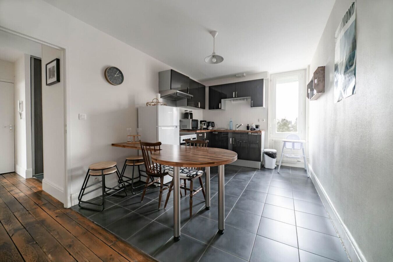 Fridge, microwave, oven, coffee/tea maker
