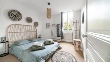 Schreibtisch, Bügeleisen/Bügelbrett, Reisekinderbett, kostenloses WLAN