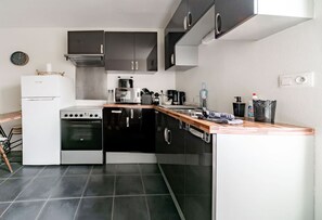 Køleskab, mikrobølgeovn, ovn, kogeplade