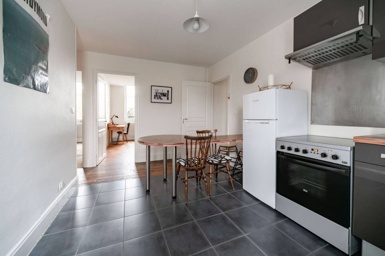 Fridge, microwave, oven, coffee/tea maker