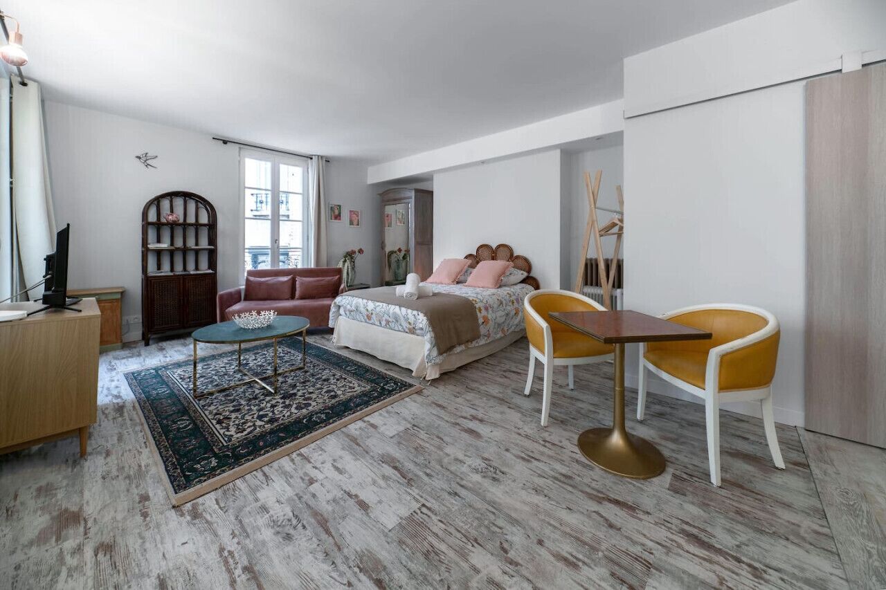 1 Schlafzimmer, Schreibtisch, Bügeleisen/Bügelbrett, Reisekinderbett