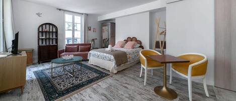 1 Schlafzimmer, Schreibtisch, Bügeleisen/Bügelbrett, Reisekinderbett