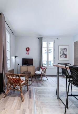 Interior - Superbe studio dans immeuble classé (Vichy)