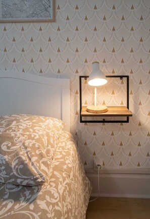 1 Schlafzimmer, Schreibtisch, Bügeleisen/Bügelbrett, Reisekinderbett