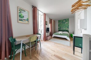 1 bedroom, iron/ironing board, travel crib, free WiFi - Superbe studio climatisé dans immeuble classé (Vichy)