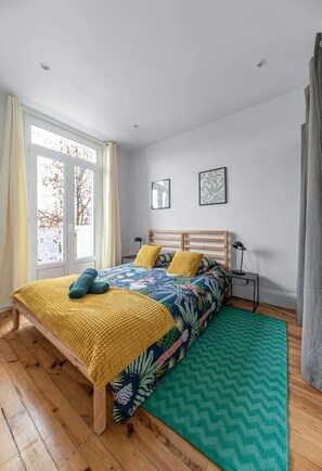 1 Schlafzimmer, Schreibtisch, Bügeleisen/Bügelbrett, Reisekinderbett