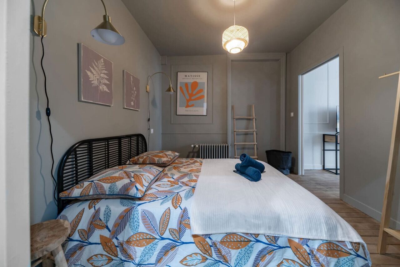 1 bedroom, desk, iron/ironing board, travel crib