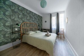 2 habitaciones, insonorización y tabla de planchar con plancha 