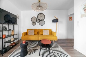 TV - Grand Appartement design avec parking privé (Clermont-Ferrand)