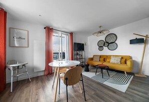 TV - Grand Appartement design avec parking privé (Clermont-Ferrand)