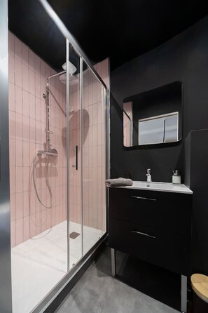 Hair dryer, towels - Superbe loft climatisé dans immeuble classé (Vichy)