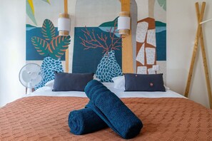 1 Schlafzimmer, Schreibtisch, Bügeleisen/Bügelbrett, Reisekinderbett