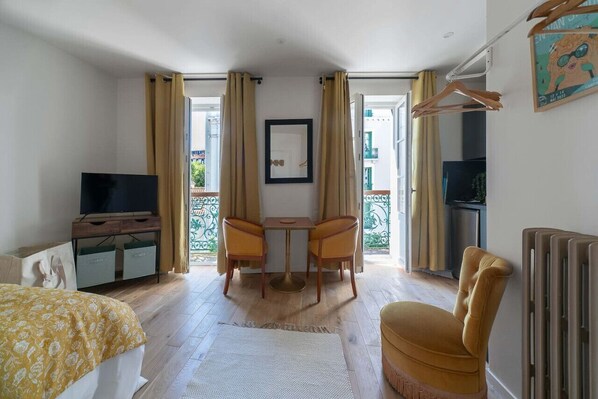 1 chambre, fer et planche à repasser, lit parapluie, Wi-Fi gratuit