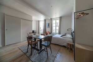 Dining - Superbe studio climatisé dans immeuble classé (Vichy)