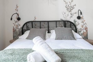 Iron/ironing board, travel cot, free WiFi, bed sheets