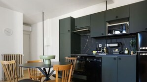 Kaffetrakter/tekoker, kjøleskap, mikrobølgeovn og ovn