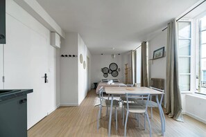 Dining - Superbe appartement climatisé dans immeuble classé (Vichy)