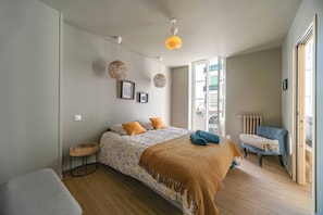 1 Schlafzimmer, Schreibtisch, Bügeleisen/Bügelbrett, Reisekinderbett