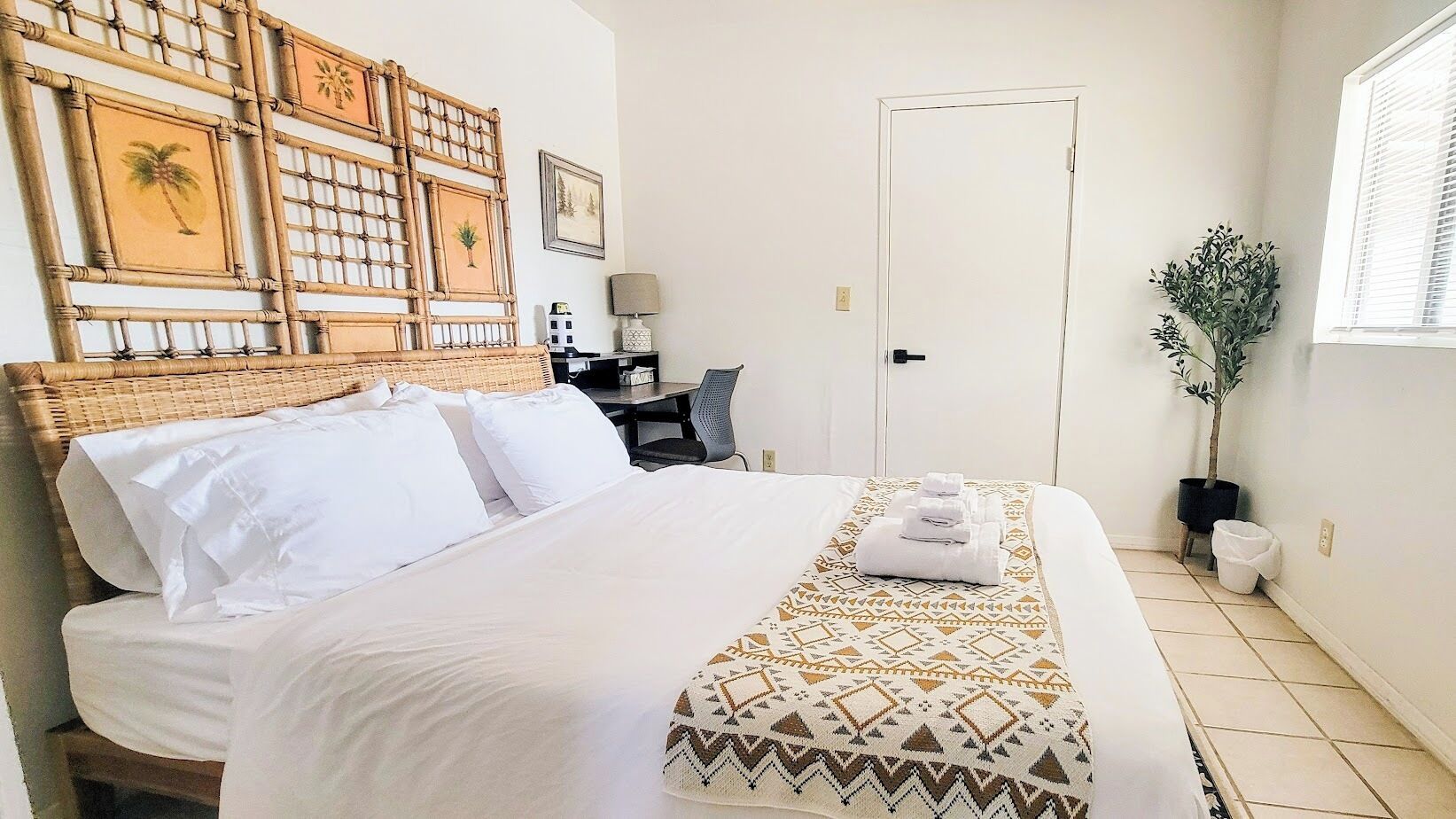 4 bedrooms, desk, iron/ironing board, WiFi