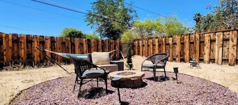 The Oasis, Firepit, Hammock, Relax
