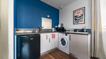 Fridge, microwave, coffee/tea maker, toaster