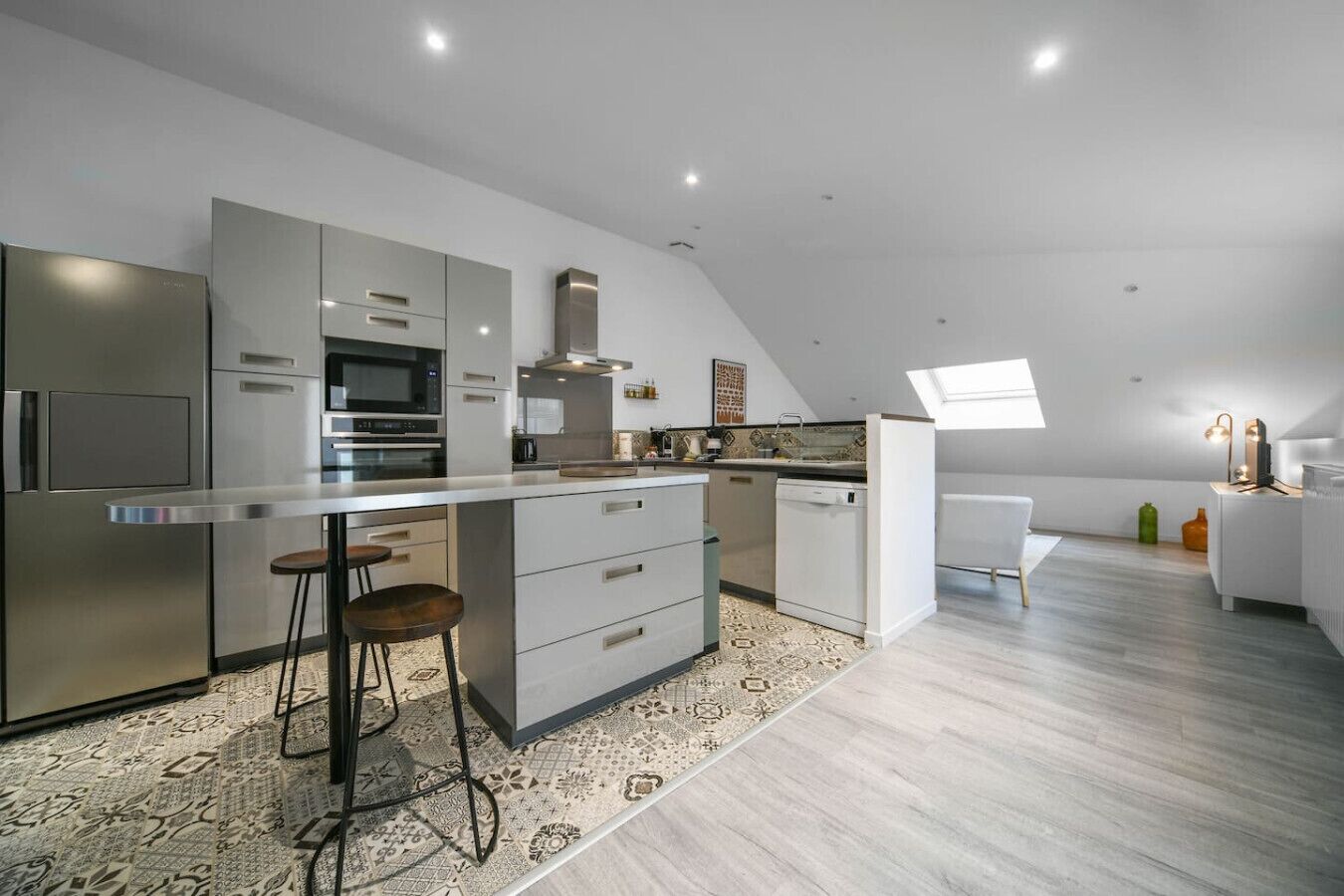 Réfrigérateur, micro-ondes, four, lave-vaisselle