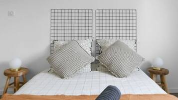 2 bedrooms, desk, iron/ironing board, travel crib