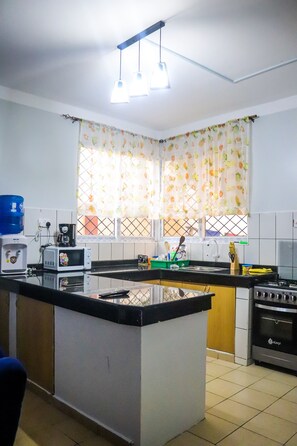 Appartement Deluxe | Cuisine privée | Réfrigérateur, micro-ondes, lave-vaisselle