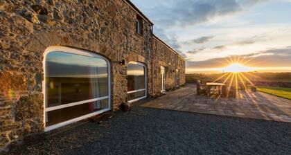 The Outbuildings - sleeps 14 guests in 7 bedrooms