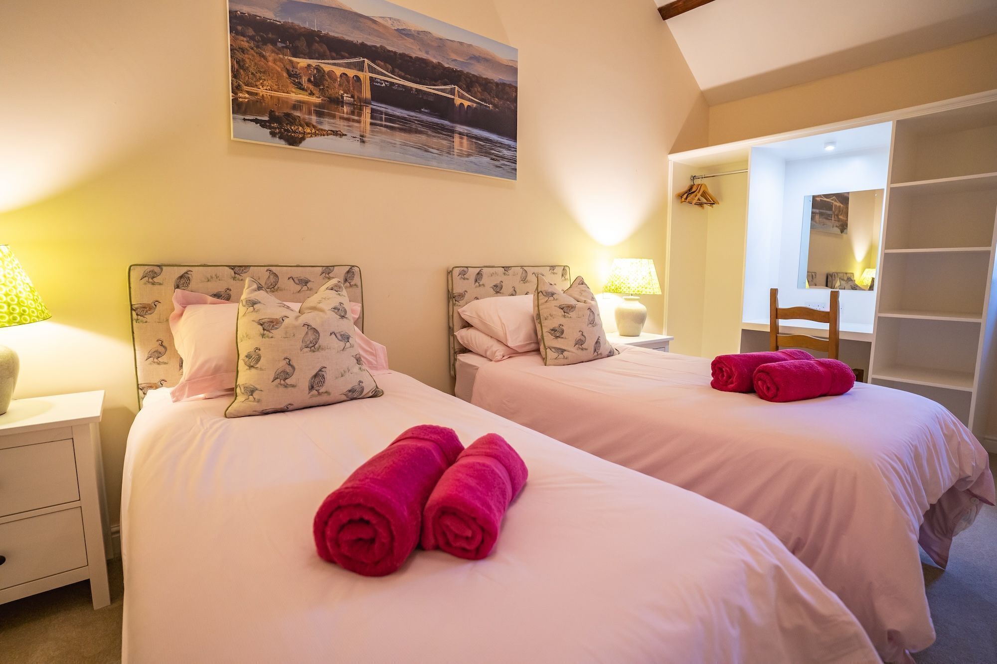 7 bedrooms, WiFi, bed sheets