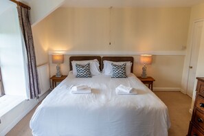 5 bedrooms, WiFi, bed sheets