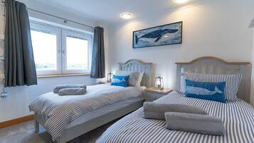 5 Schlafzimmer, Schreibtisch, Reisekinderbett, WLAN