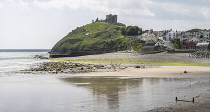 Tan y Bryn - sleeps 8 guests in 3 bedrooms