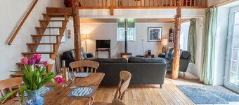 Y Berllan - sleeps 6 guests  in 3 bedrooms