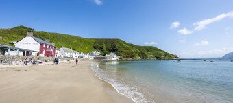 Y Granor - sleeps 4 guests  in 2 bedrooms