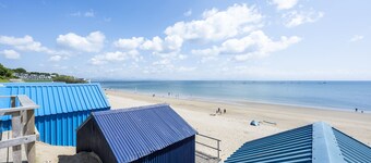 Ty Bach, Llanbedrog - sleeps 6 guests in 3 bedrooms