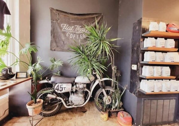 Interior - Sweet Cottage Stay . Walkable and Hip Location (Austin)