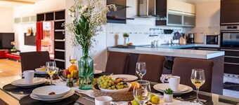 Villa Maslina - Four Bedroom Villa, Sleeps 9