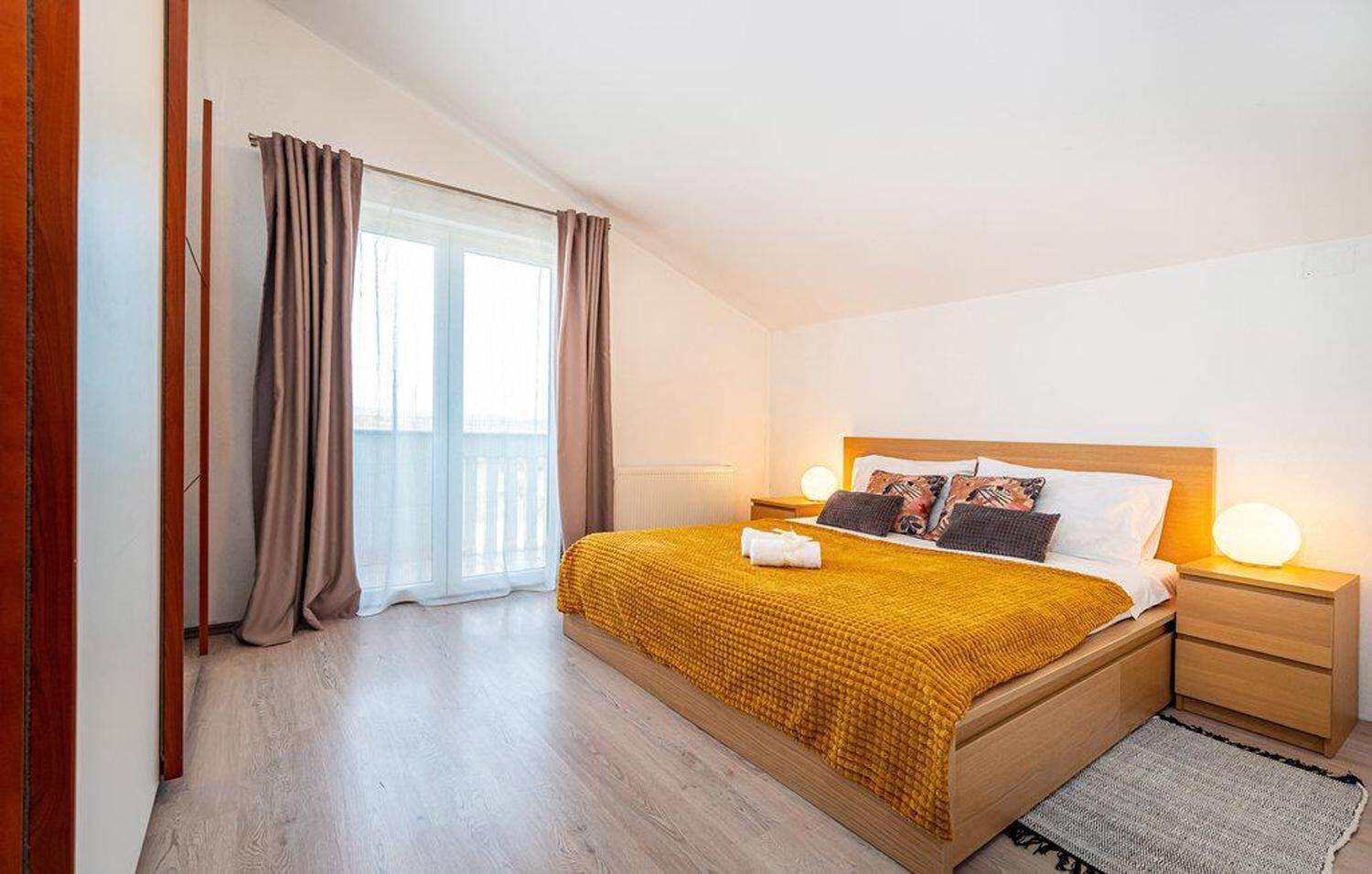4 bedrooms, WiFi, bed sheets