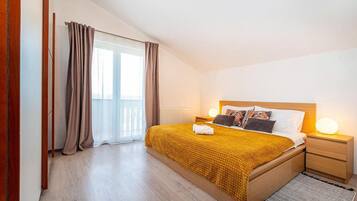 4 bedrooms, WiFi, bed sheets