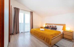 4 bedrooms, WiFi, bed sheets