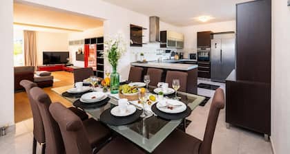 Villa Maslina - Four Bedroom Villa, Sleeps 8