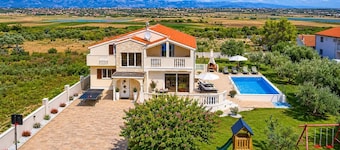 Villa Maslina - Vier Schlafzimmer Villa, Schläft 9