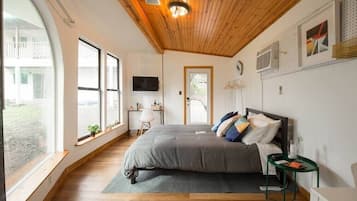 1 habitación, tabla de planchar con plancha, cuna de viaje y wifi