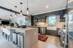 Fridge, microwave, oven, stovetop - Dreamy Modern Retreat: Pool + Sauna: Mins from DT (Austin)