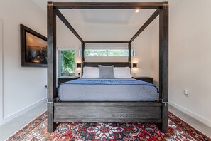 2 bedrooms, desk, iron/ironing board, free WiFi - Dreamy Modern Retreat: Pool + Sauna: Mins from DT (Austin)